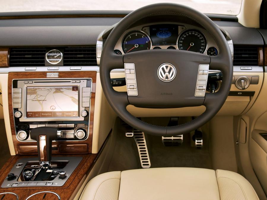  Volkswagen Phaeton W12 2007 года  (UK) (фото 13 из 16)